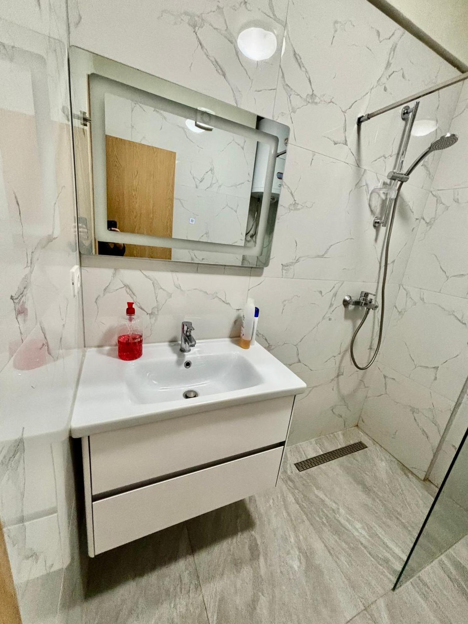 Edi'S Apartament Tiranë Ngoại thất bức ảnh